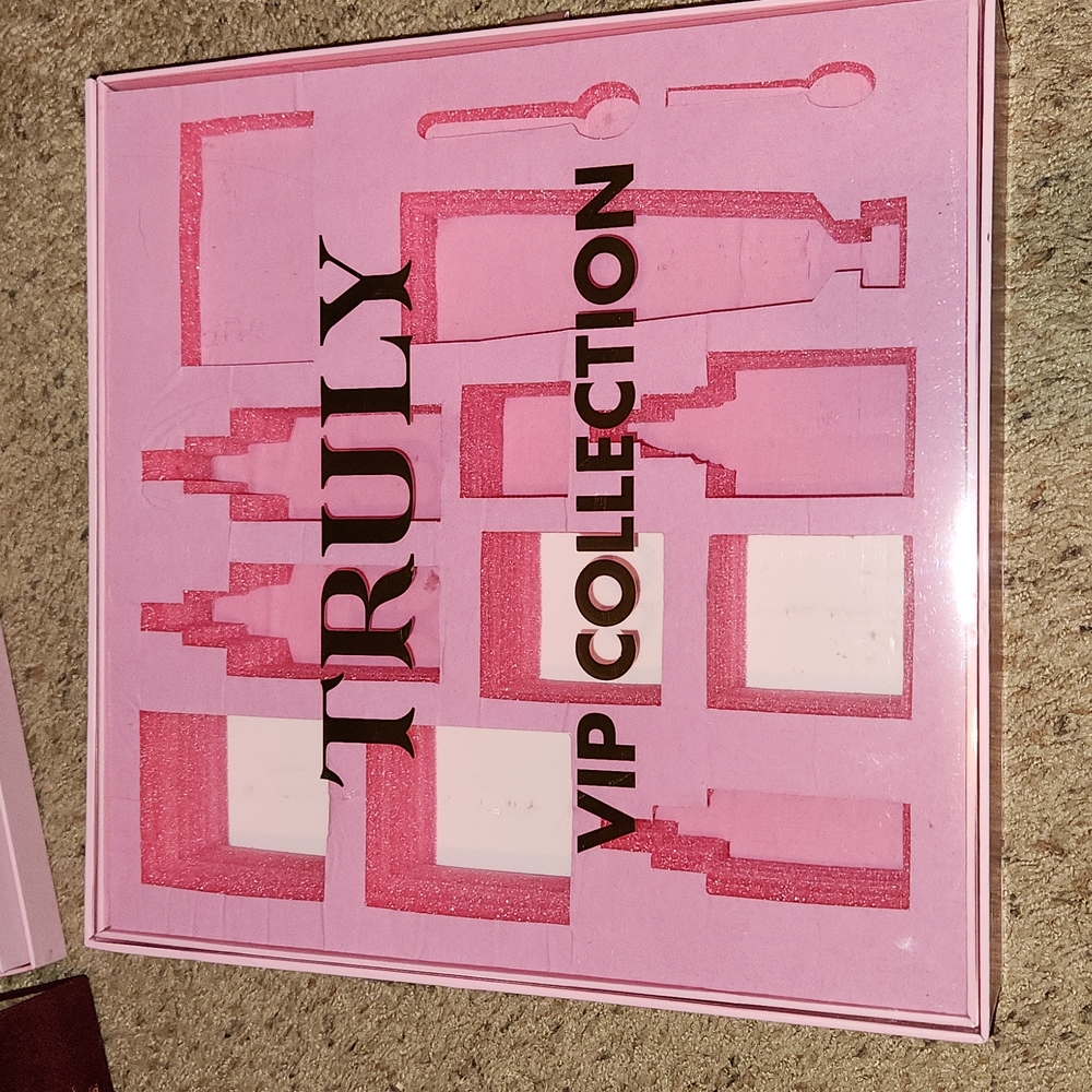🎀Empty Truly VIP Collection Box🌙